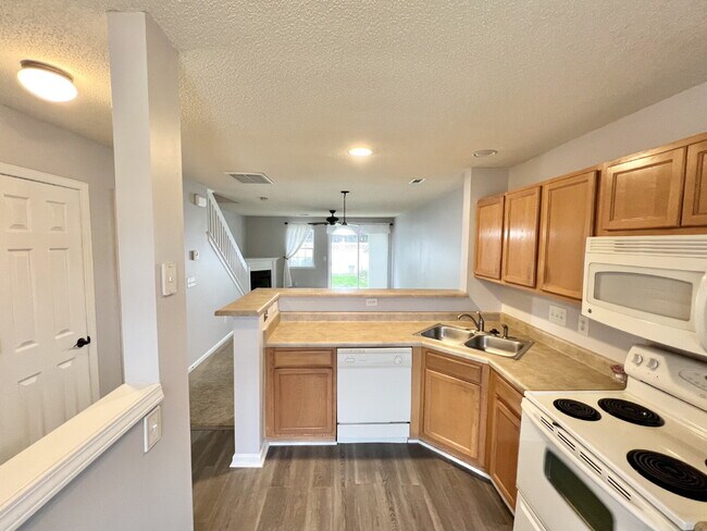 Foto del edificio - STEELECREEK TOWNHOUSE!