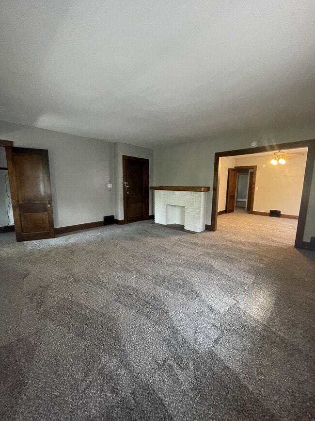 Building Photo - 4104 N Lockwood Ave