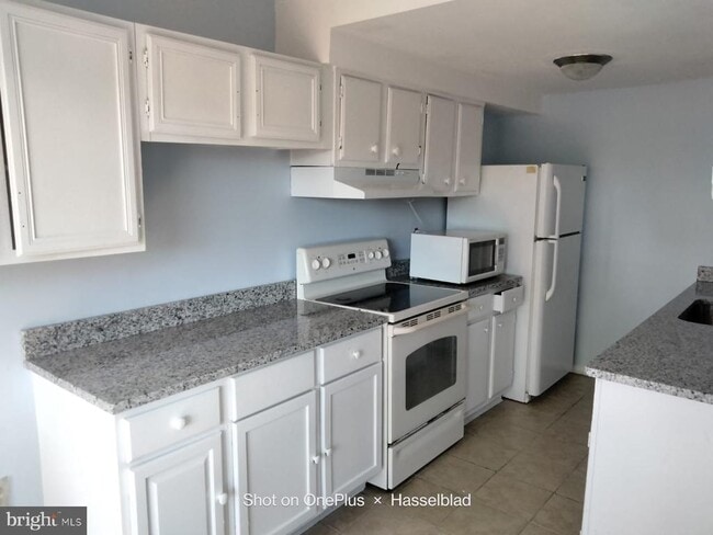 Building Photo - 10 Fleming St