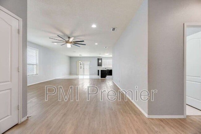 Foto del edificio - 9004 Blackstone Dr