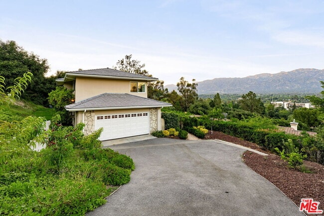 Foto del edificio - 1095 Linda Glen Dr