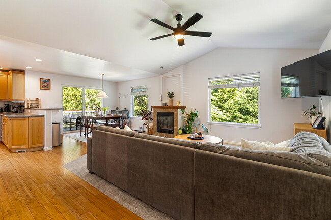 Building Photo - Charming 4-Bed Sanctuary with Modern Elega...