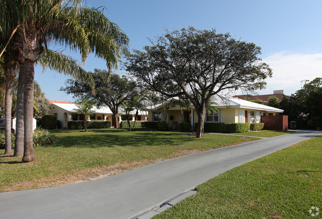 Primary Photo - Rivieria Apartments