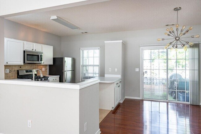 Foto del edificio - 4084 Howell Park Rd