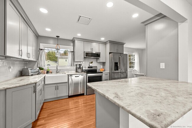 Foto del edificio - 69 Walnut Hill Rd