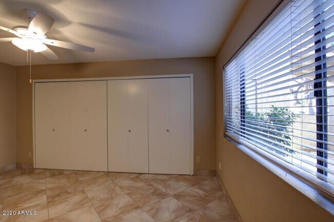 Building Photo - 5669 N 78th Way