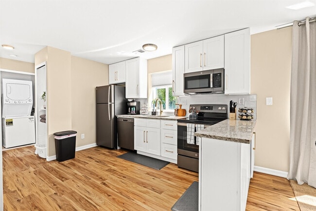 Foto del edificio - 18365 Sharon Ln