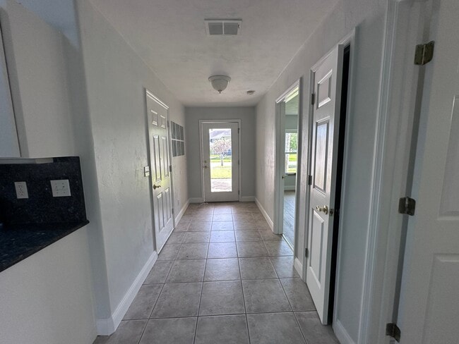 Building Photo - 129 Grey Dapple Way