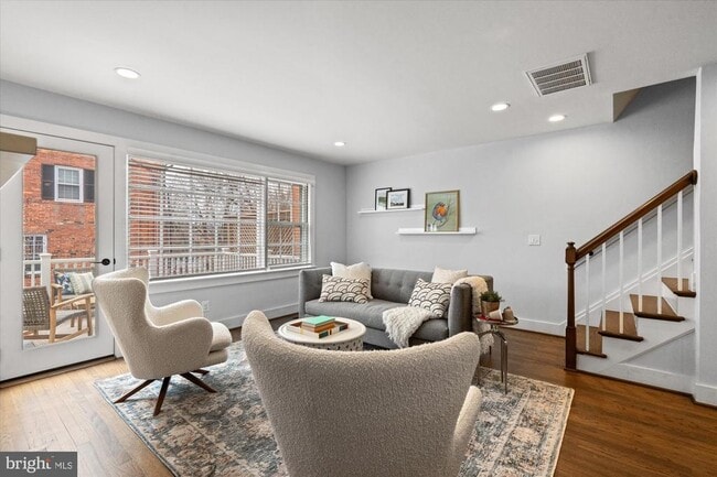 Building Photo - 222 Green St