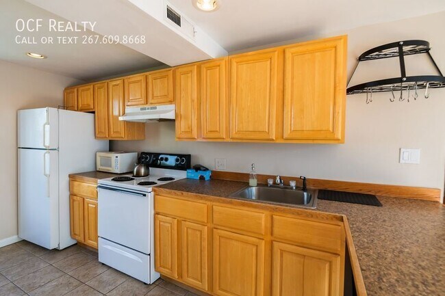 Building Photo - Two Bed University City Apartment