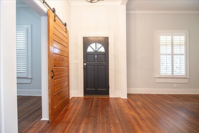 Building Photo - Beautiful 3/2.5 w/ Office Minutes From Airport and Woodward Academy!