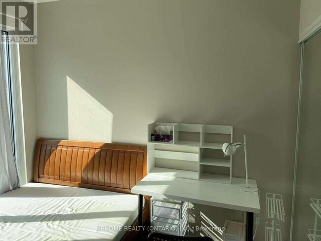 Building Photo - 68 Shuter St