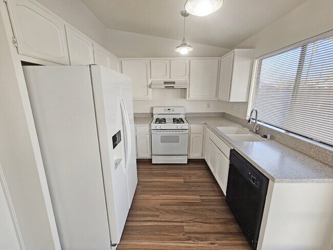 Foto del edificio - 920 W Perch Ave