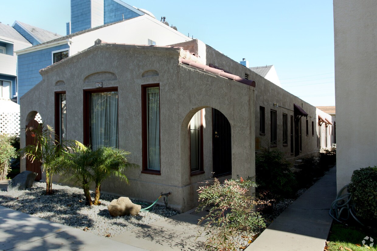 Foto del edificio - 1020 Newport Ave