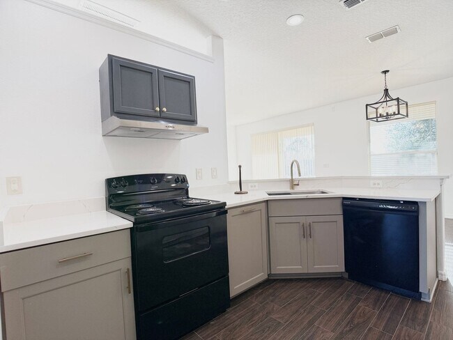 Foto del edificio - Gorgeous 4-Bed, 3-Bath Ranch on Oversized Lot with Extended Driveway!