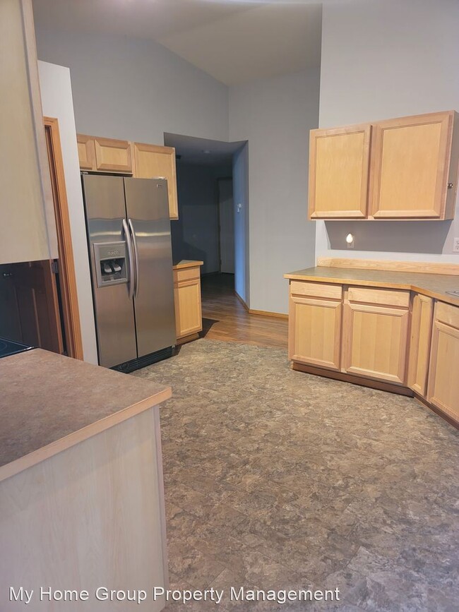 Building Photo - 4 br, 2.5 bath House - 6812 342nd St S
