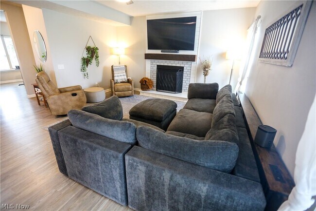 Foto del edificio - 9387 Nash Ln