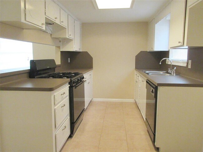 Foto del edificio - 714 Cherry Valley Dr