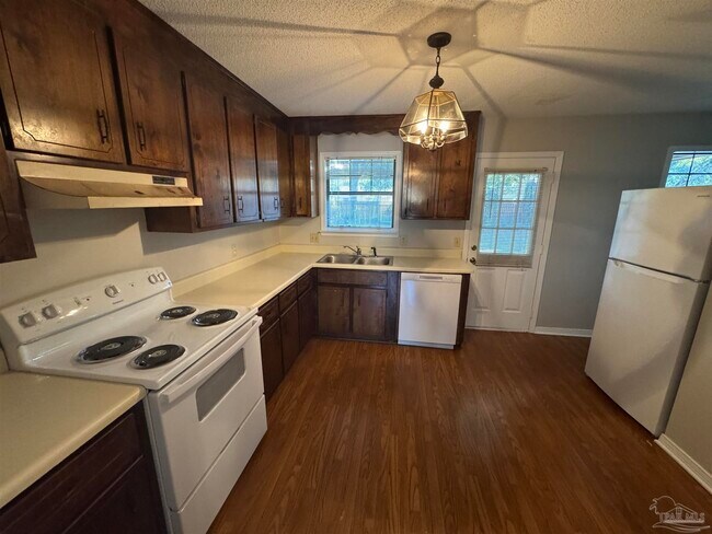 Foto del edificio - 6417 Kennington Cir