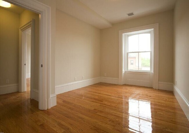 Foto del edificio - 656 Massachusetts Ave