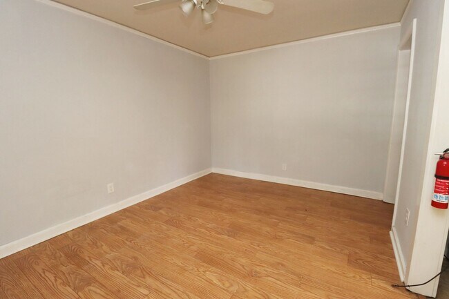 Foto del edificio - Bright + Spacious 2BR, 1BA in Prime Location