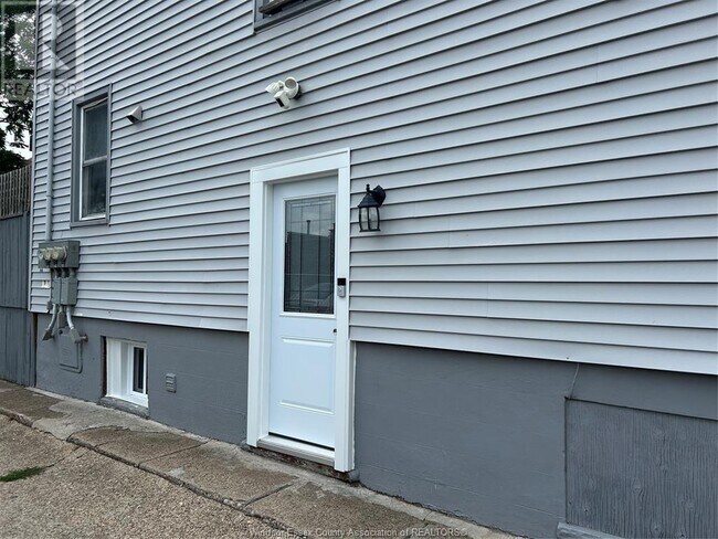 Building Photo - 549 Chilver Rd