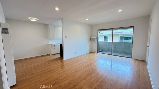 Foto del edificio - 919 N Orange Grove Ave
