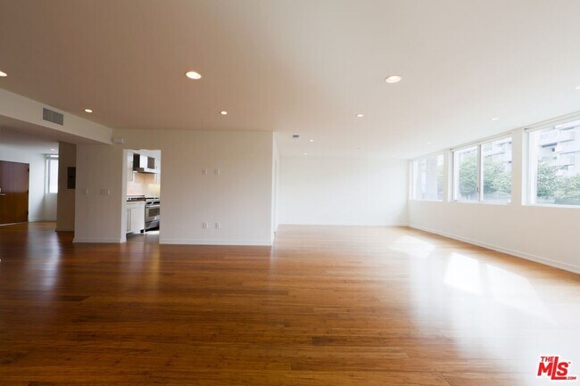 Foto del edificio - 10366 Wilshire Blvd