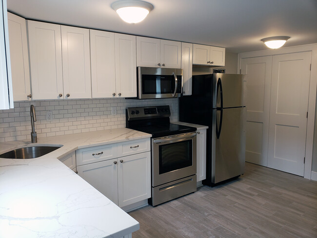 Building Photo - 3 Mill Brook Dr