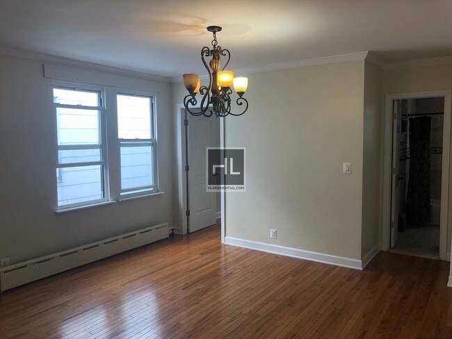 Building Photo - Gorgeous 3 bedroom in Maspeth