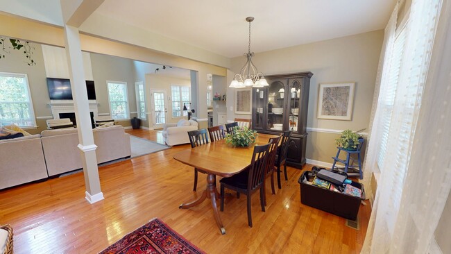 Building Photo - 5 Bedrooms with Golf Course Views in Carol...