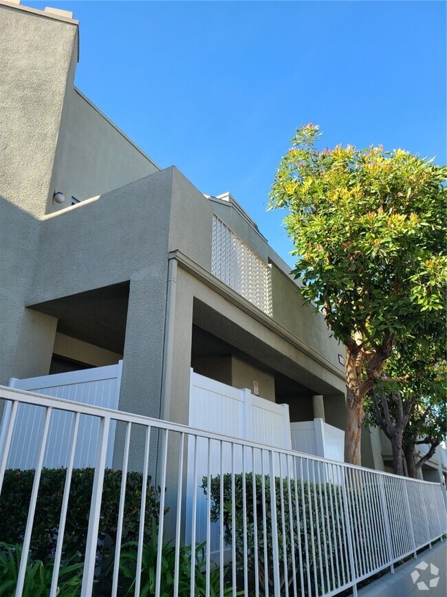 Building Photo - 17661 Sergio Cir