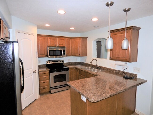 Kitchen - 999 W Village River Ln