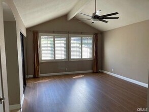Building Photo - 43 Brena