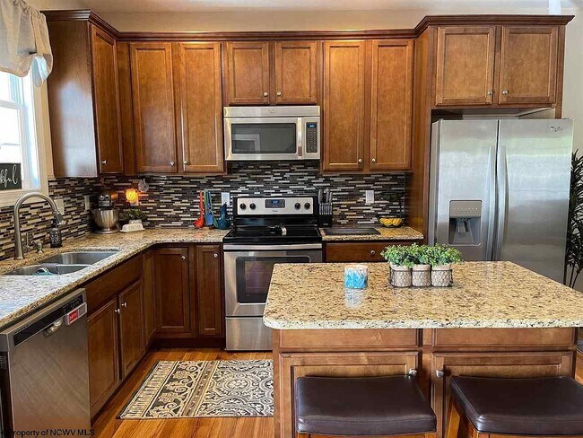 Foto del edificio - 72 Brownstone Dr