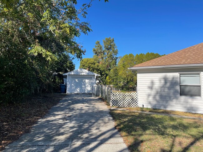 Building Photo - Cozy and spacious four bedroom home with d...