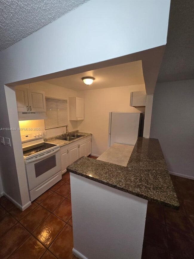 Foto del edificio - 6094 Forest Hill Blvd