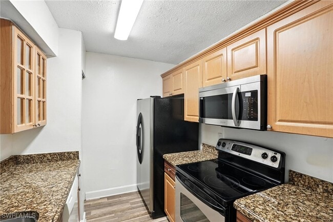 Building Photo - 201 Santa Clara Dr