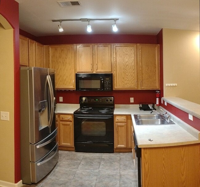 Building Photo - 833 E 98th Ave