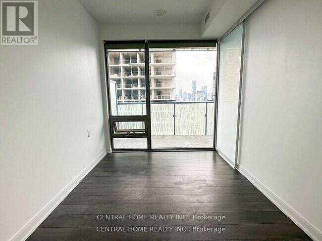 Photo du bâtiment - 50A-4450 Charles St E