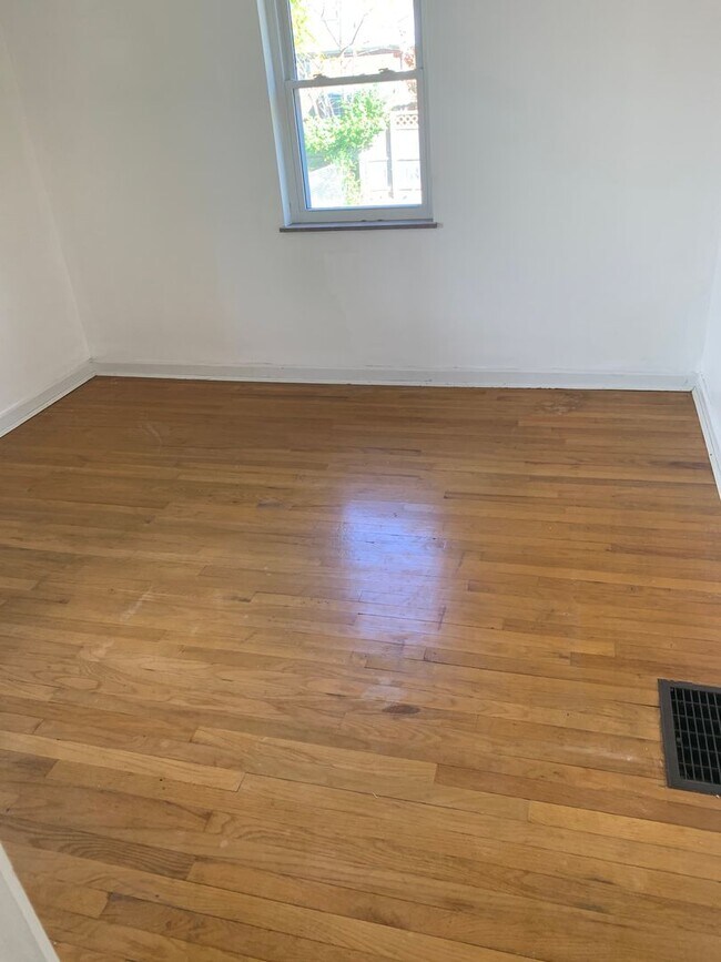 Foto del edificio - Lovely Ranch Home with Hardwood Floors and Finished Basement in Silverton