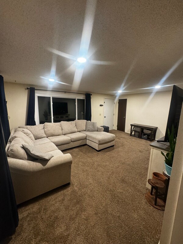 Building Photo - 2754 Phyllis Cir S