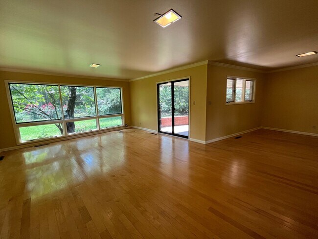 Foto del edificio - 3 Bedroom home near 41st & Harvard