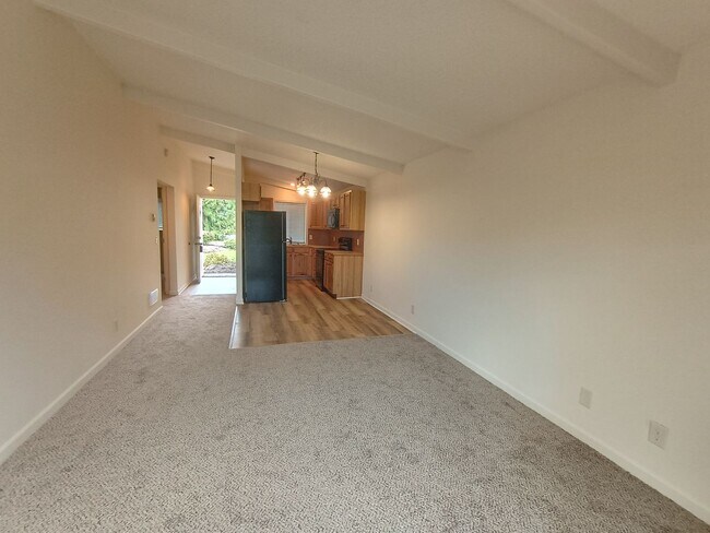 Building Photo - Remodeled 2-bedroom, 1-bath home located in the heart of East Bremerton