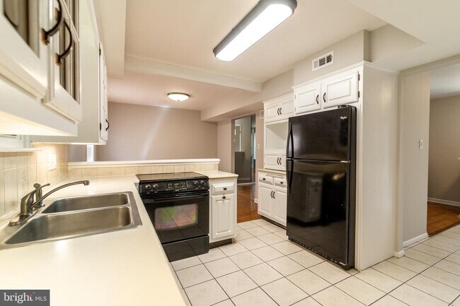 Building Photo - 109 Weybridge Ct