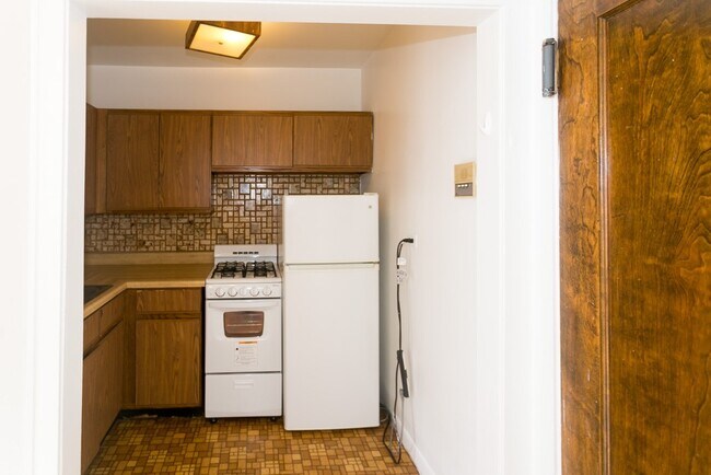 Foto del edificio - 629 W Belmont Ave
