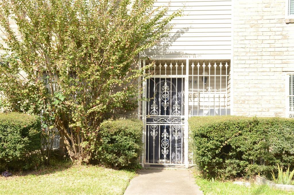Primary Photo - 10914 Village Bend Ln