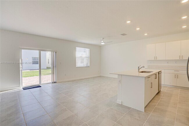 Foto del edificio - 2642 SE 24th St