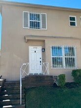 Apartment is Street Facing - 3332-3336 Stocker St
