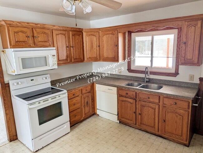 Foto del edificio - 5684 Sandy Lake Polk Rd